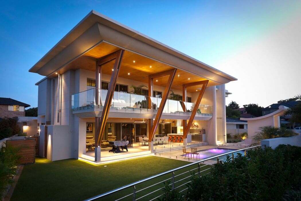 Distinct Cantilever Balcony And Roof Overhangs Reduce Cooling Costs Of modern home 9