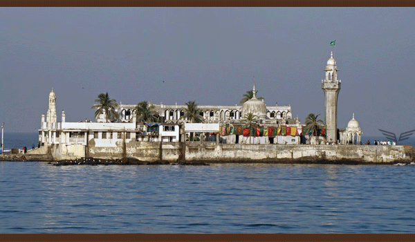 Haji-Ali-Mosque-in-Mumbai-India