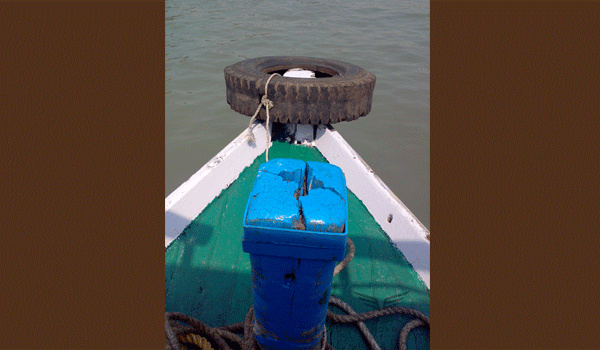 ferry-backbay-colaba-mumbai-india,