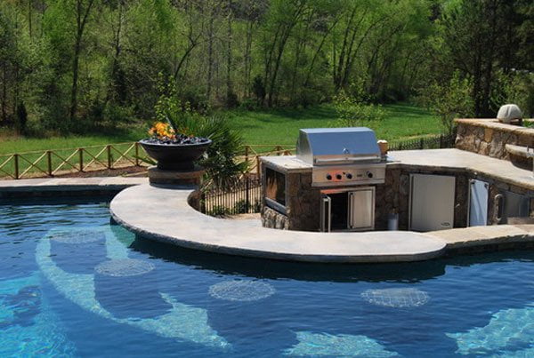 Luxury-Home-Buyers-Want-Most-Outdoor-Kitchens-and-Pools-01