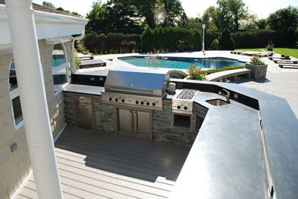 Luxury-Home-Buyers-Want-Most-Outdoor-Kitchens-and-Pools-02