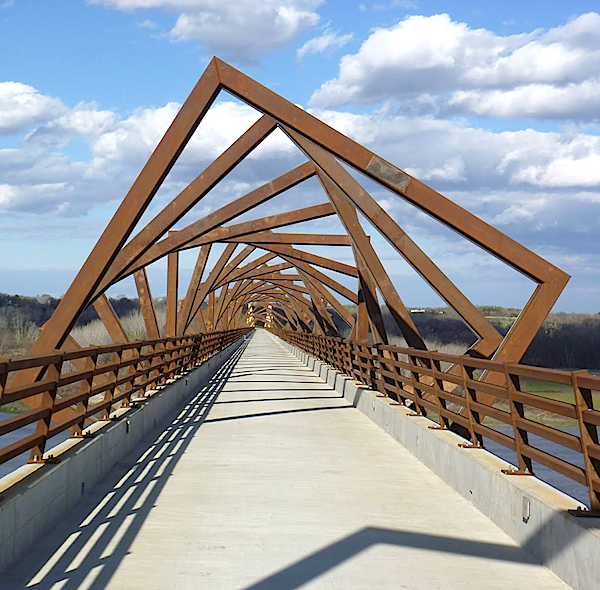 high trestle trail bridge,