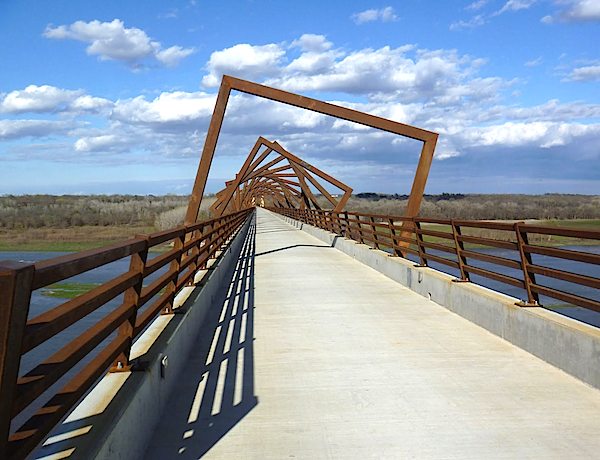 high trestle trail bridge,