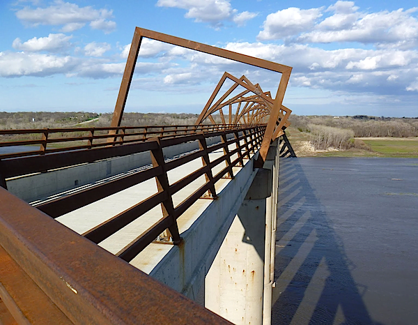 high trestle trail bridge,