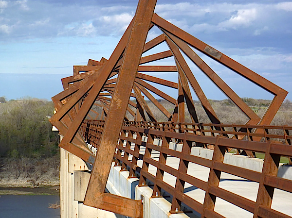 high trestle trail bridge,