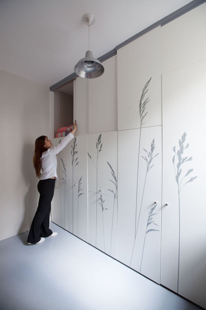 Incredibly Small Apartment in Paris Reduces Functions to Minimum-12