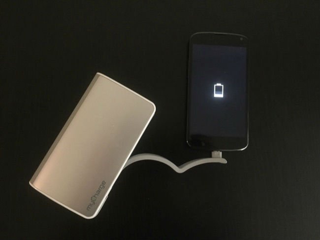 charging-android-phone-with-external-battery-pack