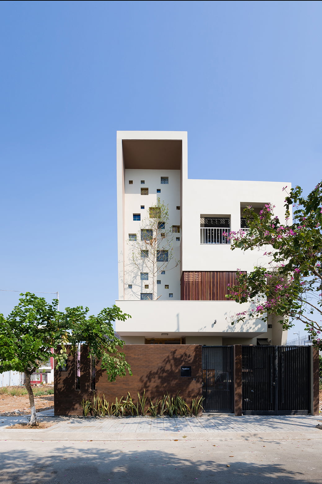 Flexible house architecture of 2H house in Vietnam - Kadva Corp
