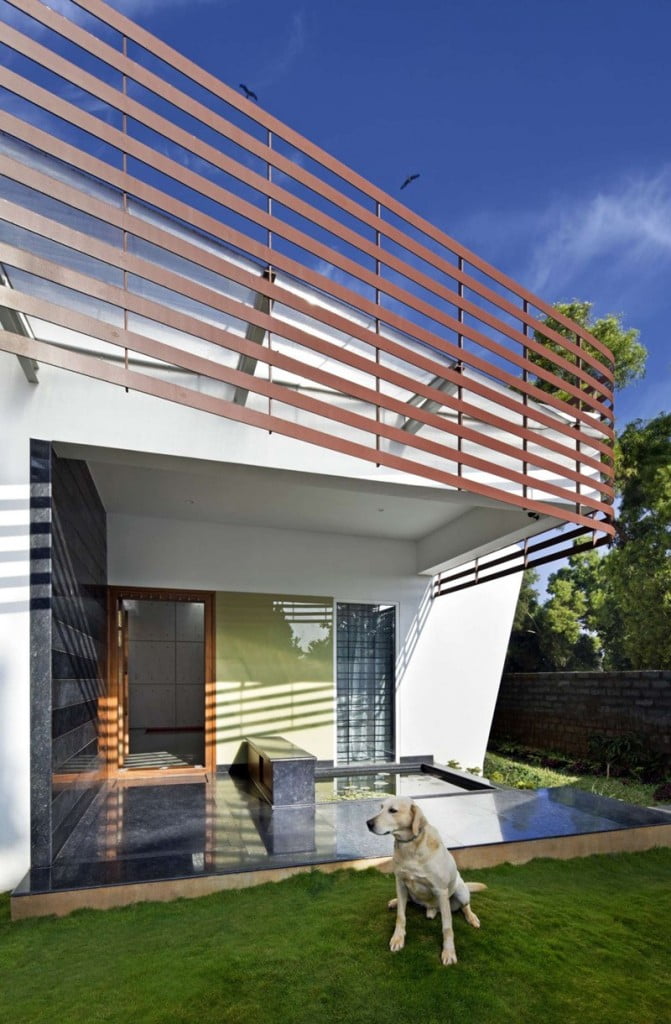 modern house design with inner courtyard,