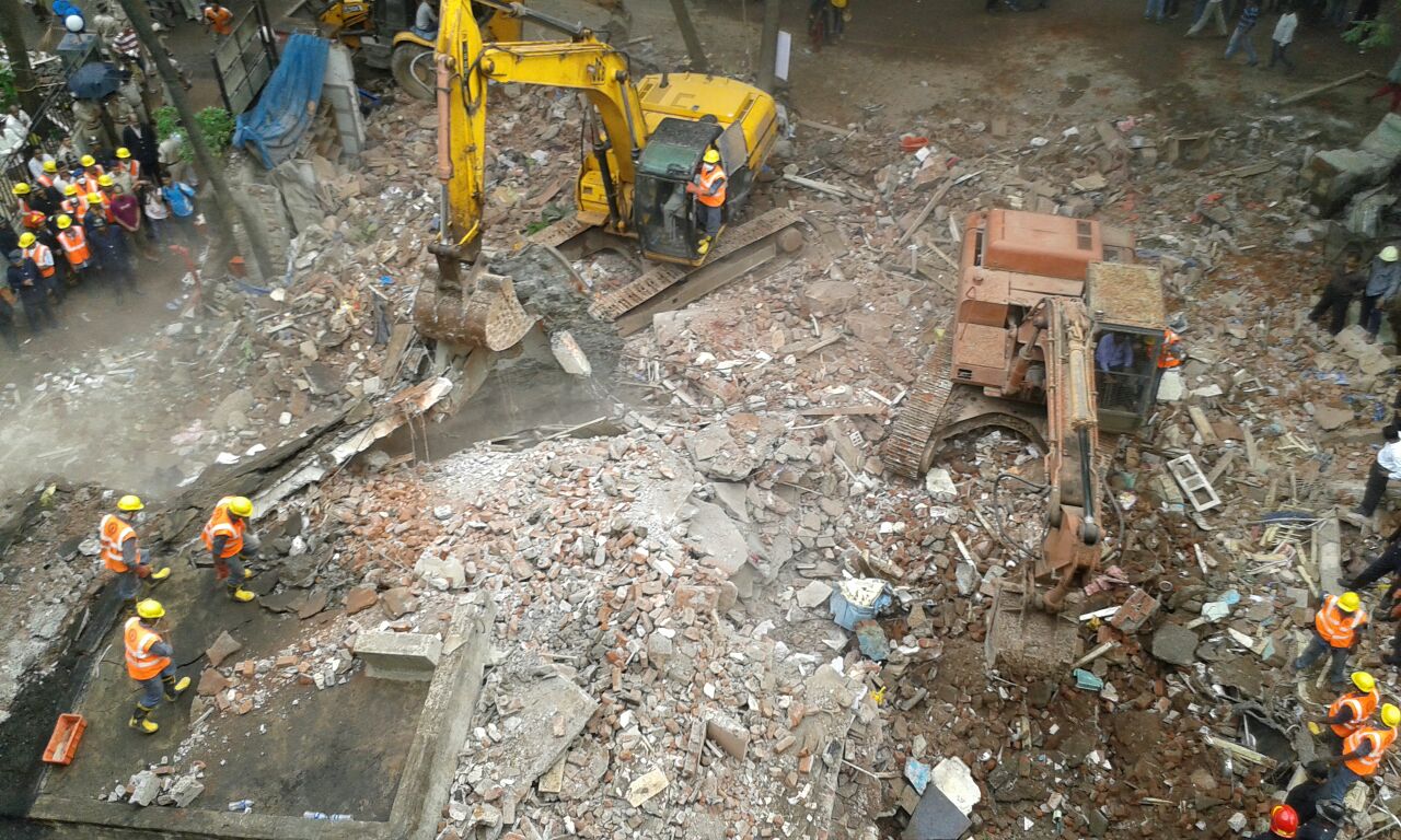 3 storey building collapses