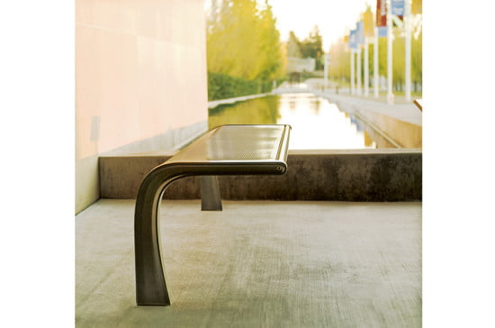 LANDSCAPE-FORMS_35Collection_garden furniture (Courtesy Landscape Forms)