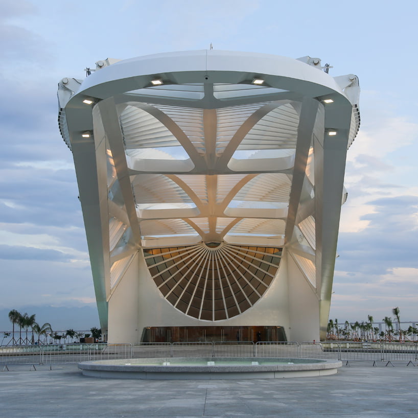 Entrance canopy of Architecture Of New Museum of Tomorrow By Santiago Calatrava