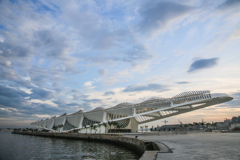 view if Architecture Of New Museum of Tomorrow By Santiago Calatrava form sea side