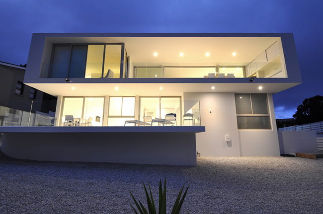 Shades of White Color in Modern House with Valley View in Knysna, South Africa (6)