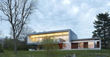 contemporary river Facing house architecture,