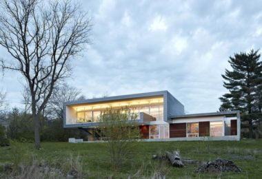 contemporary river Facing house architecture,