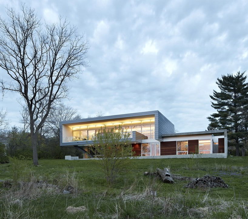 contemporary river Facing house architecture,