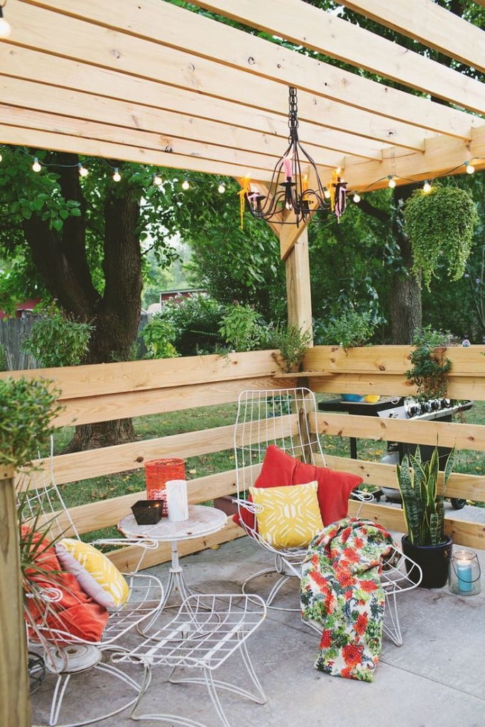 Box planters in wooden pergola designs