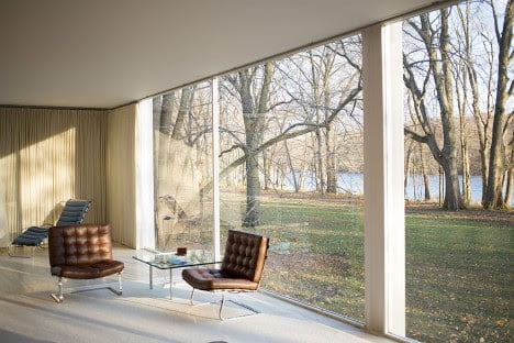 mid century modern furniture of Farnsworth House by Mies van der Rohe