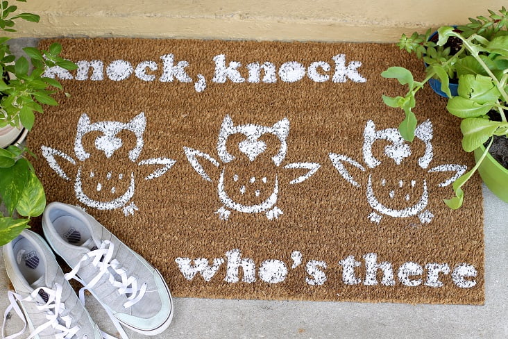 DIY-Doormat-for-knock-knock-who-is-there