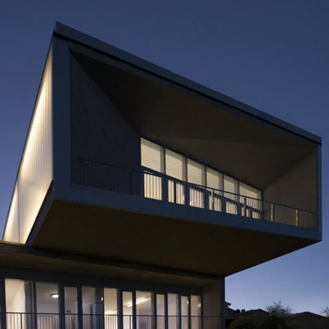 Nursery school in Tuscany illuminates like a lighthouse