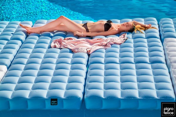 inflatable outdoor sofa-by-Pigro-Felice-Modul-Air-float-furniture