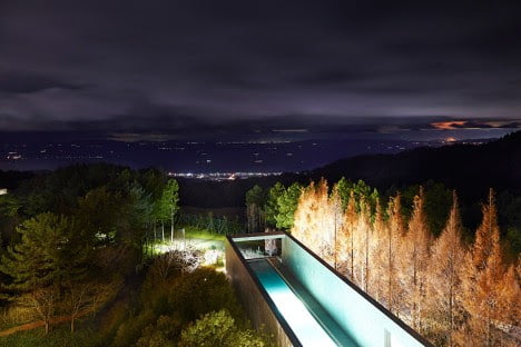 minimalist hotel swimmingpool