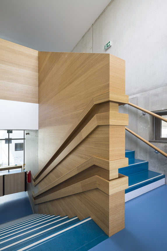 Creative Wall Mounted Wood Handrail Design for Young and Child