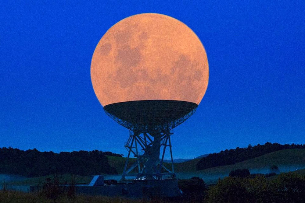 the-supermoon-in-a-radio-telescope