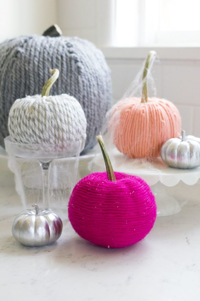 cozy-pumpkins-for-halloween-decor