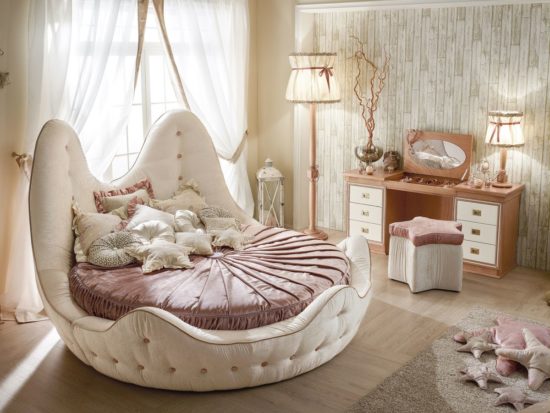 round bed,