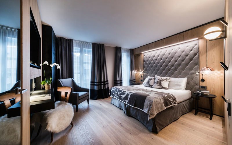 Bedroom Design Idea With Headboards Built Into The Walls