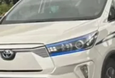 Toyota_Innova_Electric_on road test